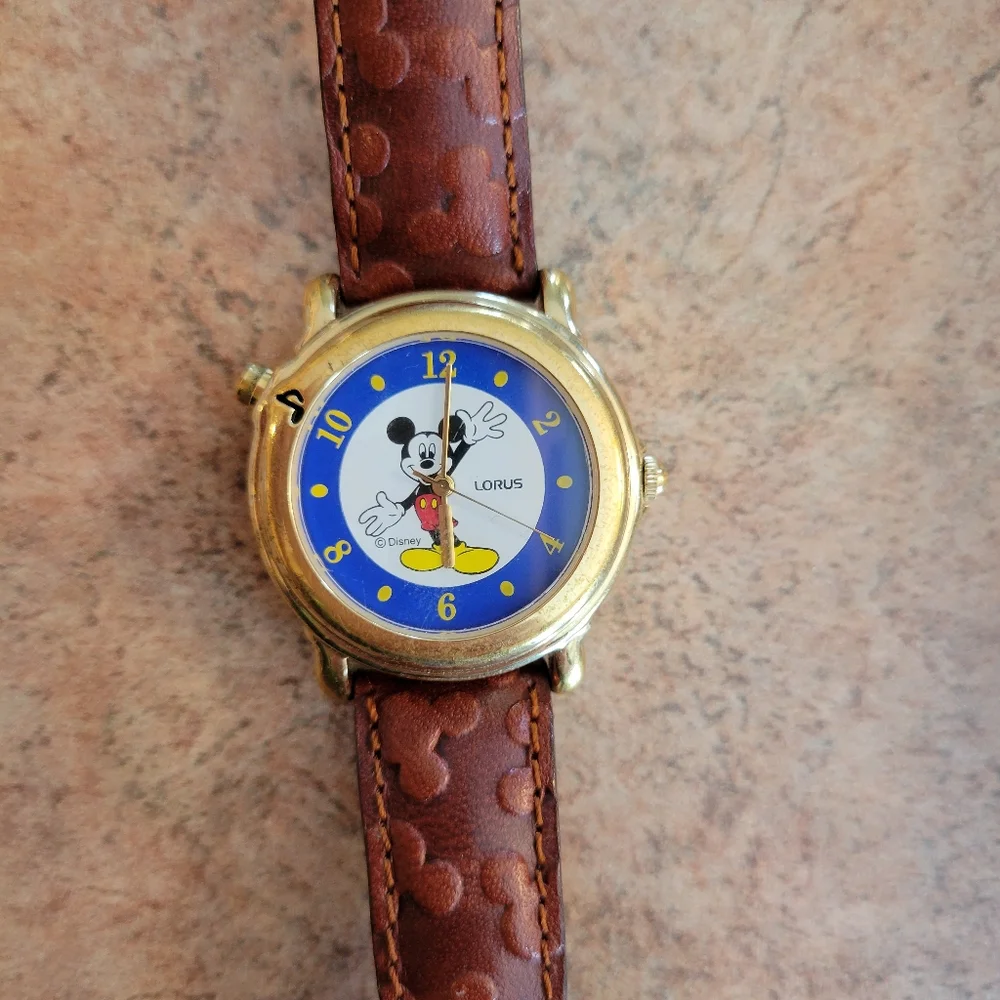 Disney Store Mickey Mouse Watch w/ Original Case ~ LORUS ~ Leather Strap ~ Y2K